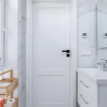 J7 Berzas 2bd With Terrace I Cohost *