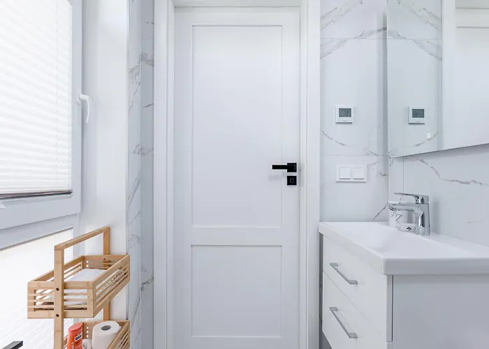 J7 Berzas 2bd With Terrace I Cohost *