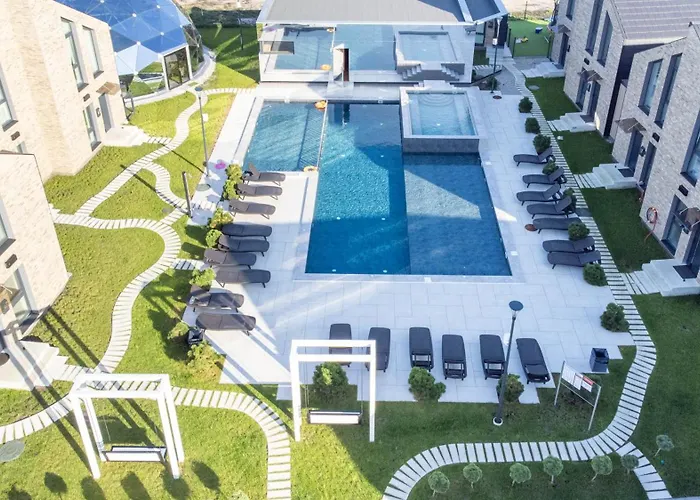 J7 Berzas 2bd With Terrace I Cohost *